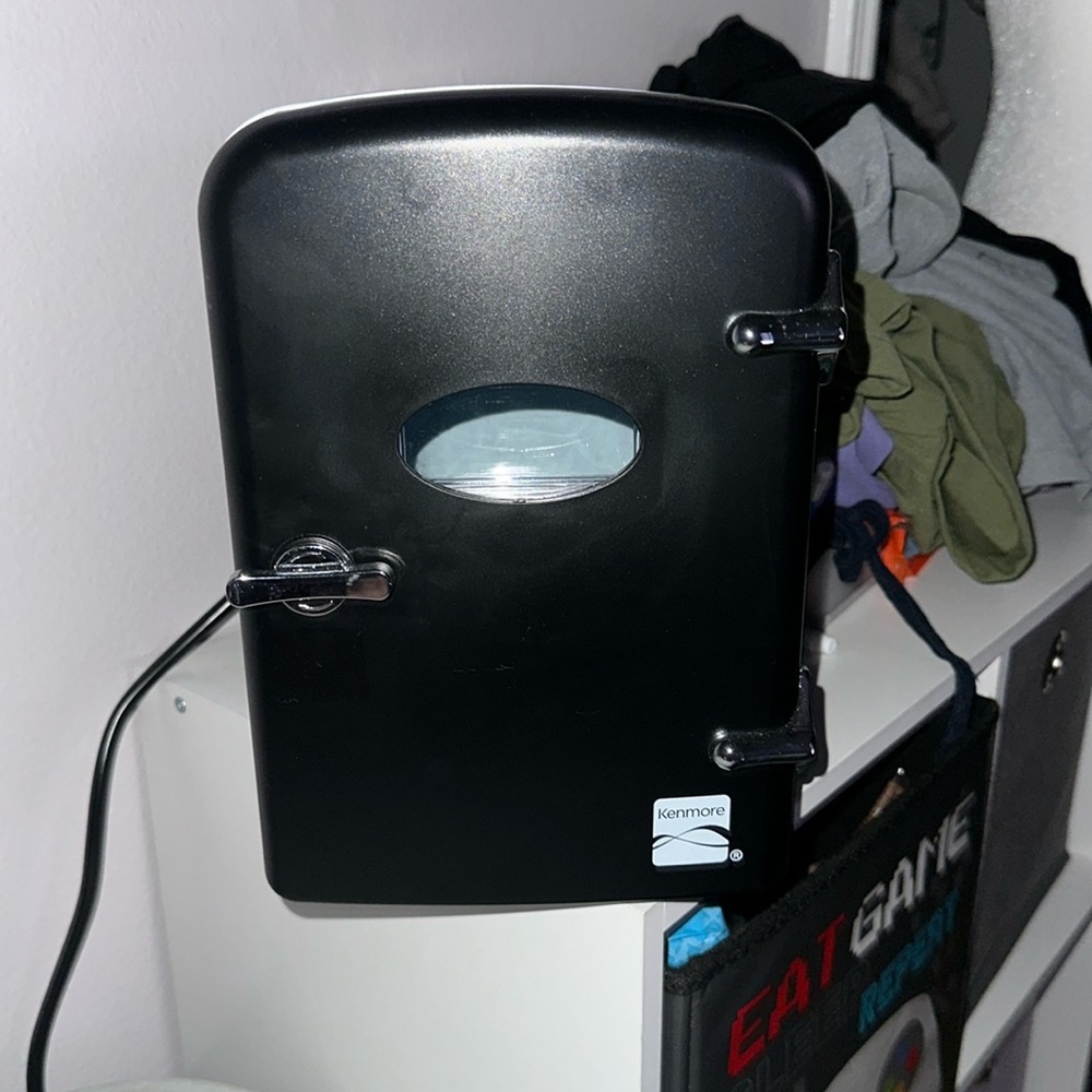 Kenmore mini fridge! used once!